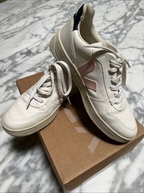 Veja Low-Top Sneakers in Off-White with Pink V